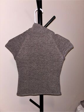 Women's Short-Sleeve Turtleneck Sweater - Gray brown